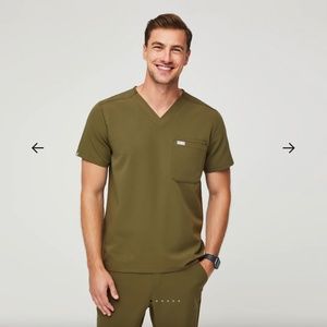 Figs Men's Martini Olive Leon Three Pocket Scrub Top